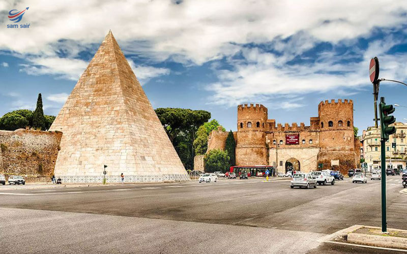 Pyramid of Caius Cestius - برنامه سفر رم - تور ایتالیا